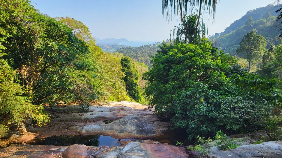Atemberaubende Aussicht nach einer ca. 2,5 km langen Wanderung durch den Dschungel zum Hin Lat-Wasserfall. Foto: Wohlfart