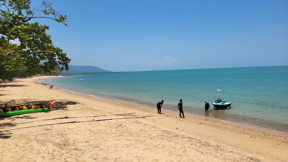 Unter der Woche geht es am Sichon Beach gemütlich zu. Hier befinden sich mehrere schicke Resorts. An den Wochenenden und Feiertagen präsentiert sich der Strand hingegen lebhaft. Foto: Wohlfart