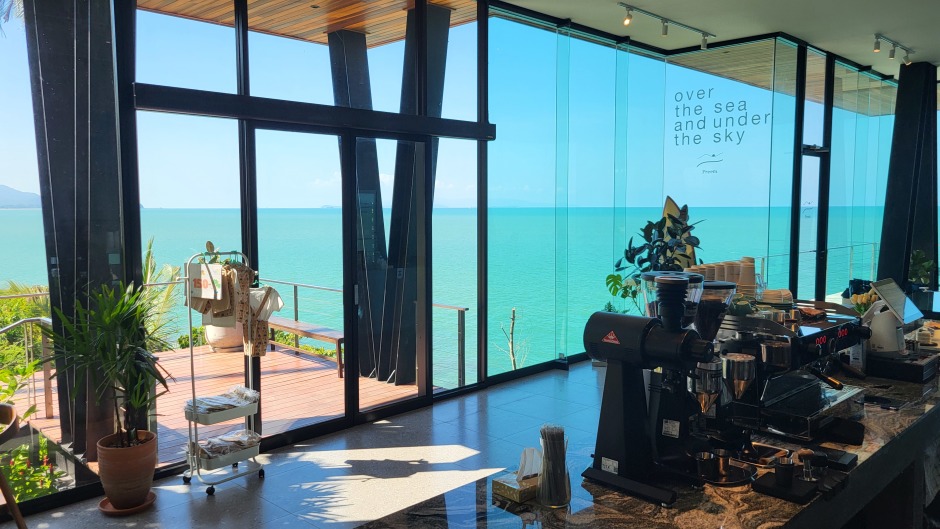 Das Loma Cafe lockt mit leckeren Speisen und Getränken sowie einem grandiosen Panoramablick. Foto: Wohlfart