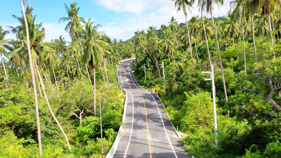 Südthailands schönste Straße verbindet Khanom und Sichon. Sie verläuft kurvig rauf und runter die Küste entlang. Foto: Nuttawut / Adobe Stock