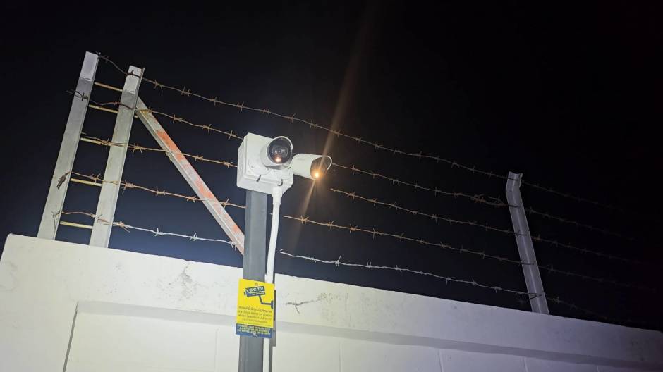 Der Täter verdeckte vor der Tat eine Überwachungskamera mit einem Beutel, um keine Aufnahmen zu hinterlassen. Bild: TMN.TV