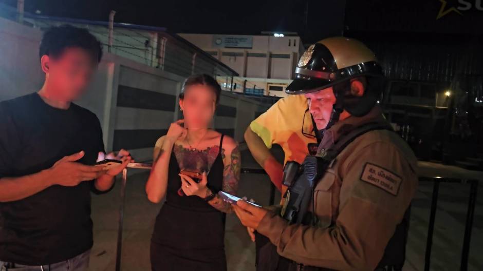 Die 26-jährige Siriapha, eine Freundin des Clubbetreibers, schilderte den Ermittlern die Hintergründe und übergab Überwachungsvideos als Beweismittel. Bild: TMN.TV