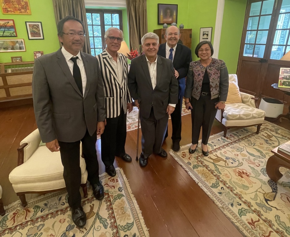 S.E. Otaka Masato, Botschafter Japans, S.E. Luiz de Albuquerque Veloso, Botschafter von Portugal, S.E. Botschafter Wilhelm M. Donko, Pierre Rothschild und H.E. Millicent Cruz Paredes, Botschafterin der Philippine. Foto: Embassy of Portugal