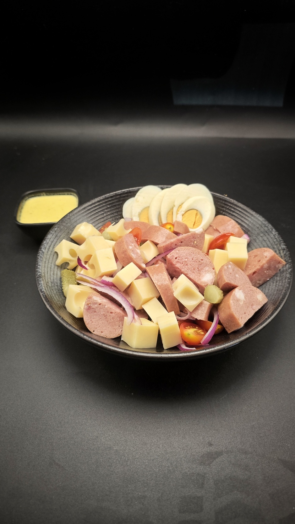 Wurst-Käse-Salat gehört zu den neuen deutschsprachigen Spezialitäten auf der Speisekarte des Outback.