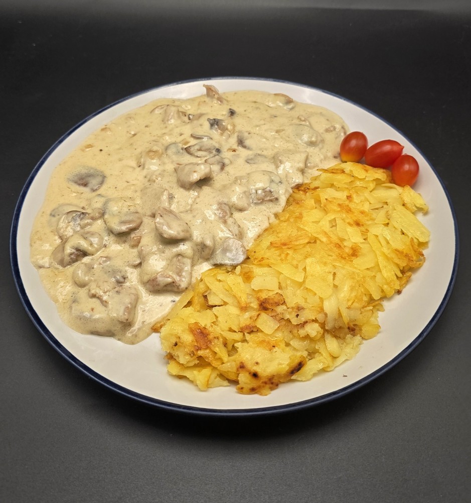 Zürcher Geschnetzeltes mit Rösti ergänzt das erweiterte Angebot im Outback am Mabprachan Lake.
