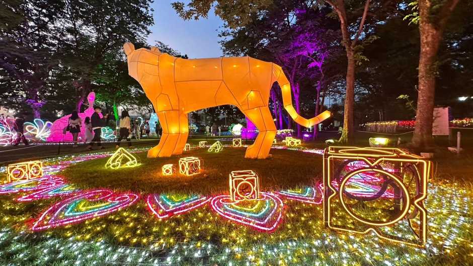 Die Tourismusbehörde veranstaltet in allen fünf Regionen des Landes atemberaubende Lichtshows. Foto: Tourism Authority of Thailand