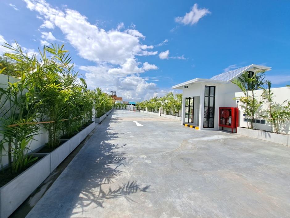 Parkplätze auf dem Parkhausdach, Panoramablick inklusive. Bild: PR Pattaya