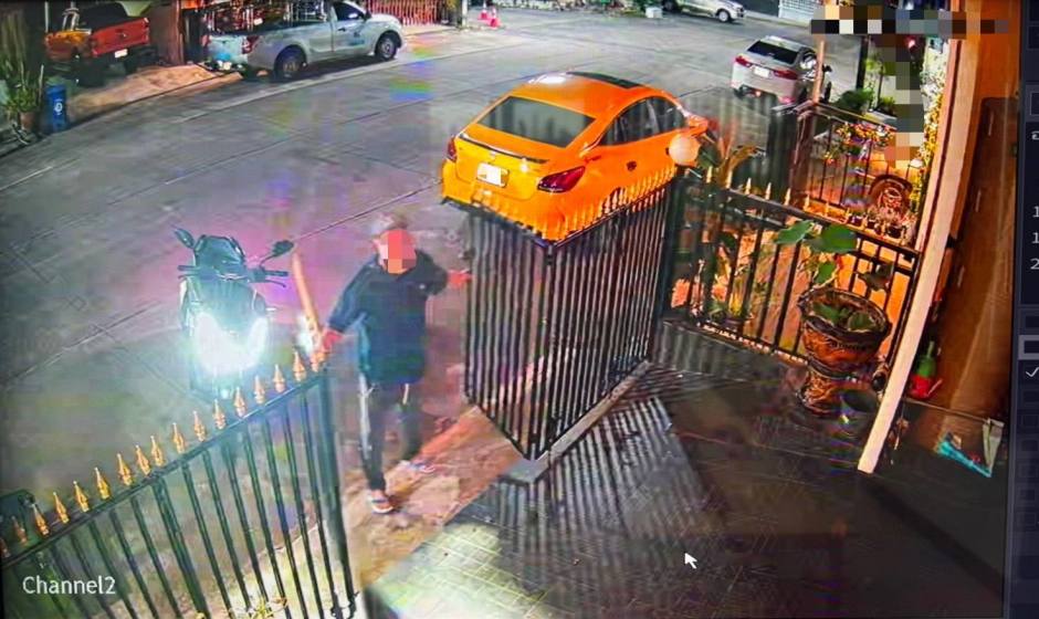 Überwachungskameras zeichneten den mutmaßlichen Täter während eines nächtlichen Einbruchsversuchs auf. Bild: Chalong Police Station