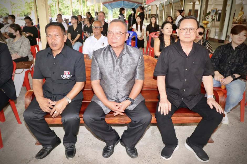 Auch hochrangige Wegbegleiter aus Pattaya saßen in den vorderen Reihen und erwiesen Staubi die Ehre. Bild: TMN.TV