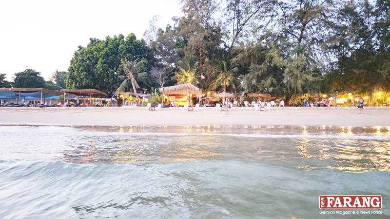 Strand-Bars am Ao Kratueng.