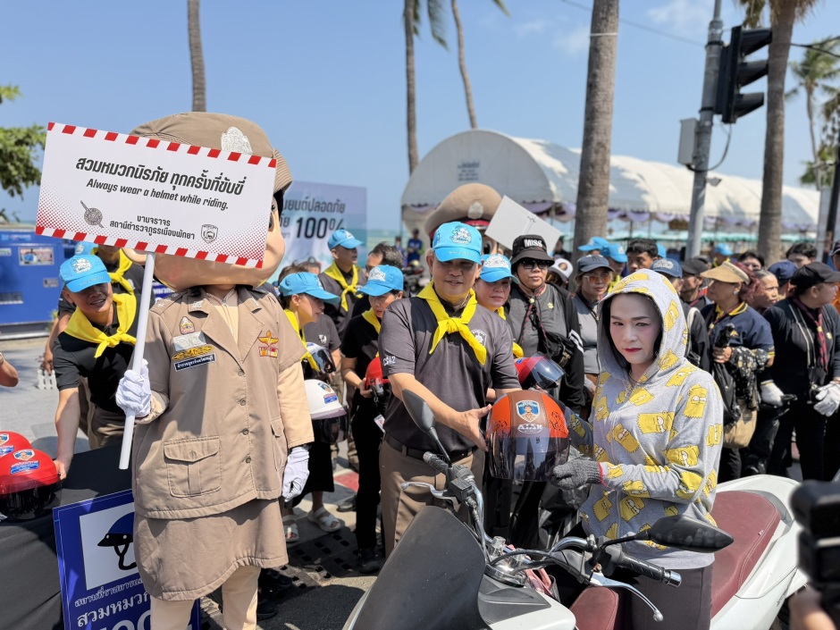 Begleitaktion mit Aufklärung und direkter Ansprache von Verkehrsteilnehmern entlang der Pattaya Beach Road. Bild: TMN.TV