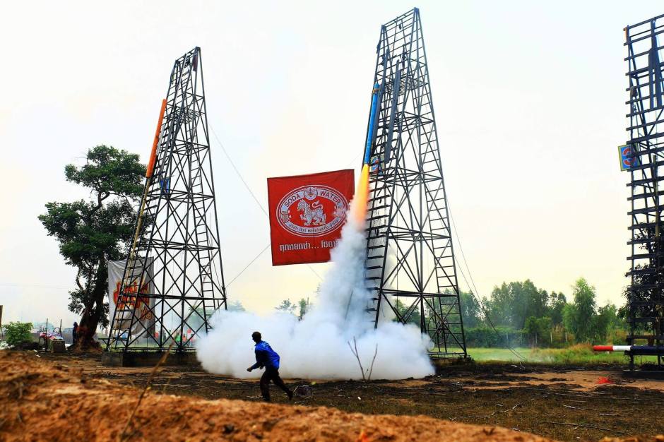 Der Raketenstart bildet den Höhepunkt des Festes, das seit Generationen mit den traditionellen Regenritualen des Nordostens verbunden ist. Foto: Tourism Authority of Thailand