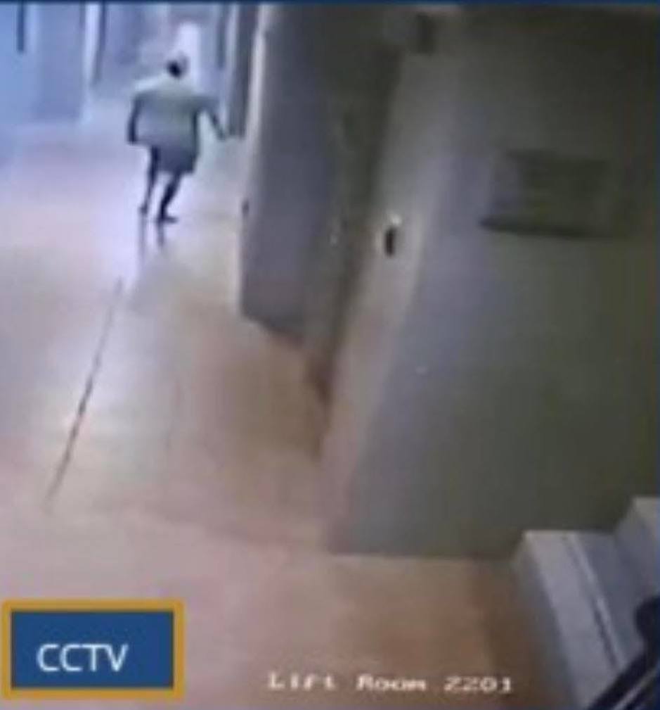 CCTV-Aufnahme zeigt den Verdächtigen auf dem Hotelflur nach dem Vorfall. Bild: Newshawk Phuket