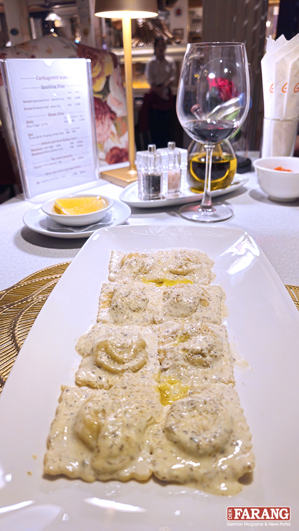 Ravioli mit Porcini und Trüffelsauce – ein aromatisches Highlight der italienischen Küche in Perfektion.