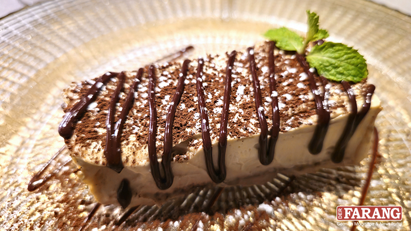 Hausgemachtes Tiramisu mit Mascarpone, Espresso und Schokolade – ein Hauch Dolce Vita auf dem Teller.