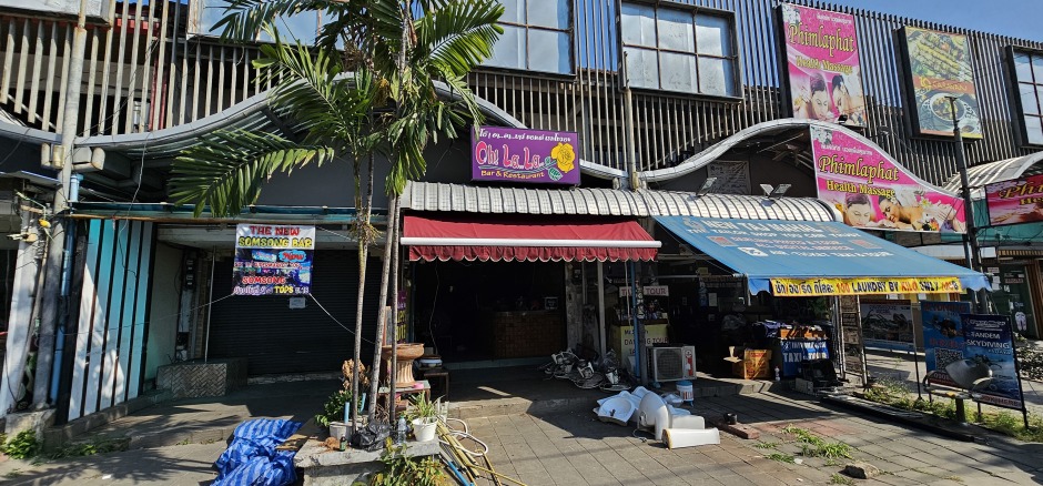 Die Somsong Bar und Oh La La Bar haben im Umfeld der Eaki & May Beer Bar wiedereöffnet.