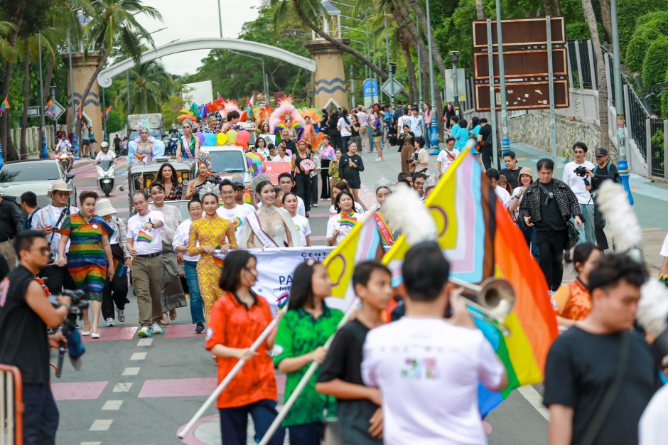 Die Pride-Parade führte über die Beach Road und zog Teilnehmer sowie Zuschauer aus dem In- und Ausland an. Bild: TMN.TV
