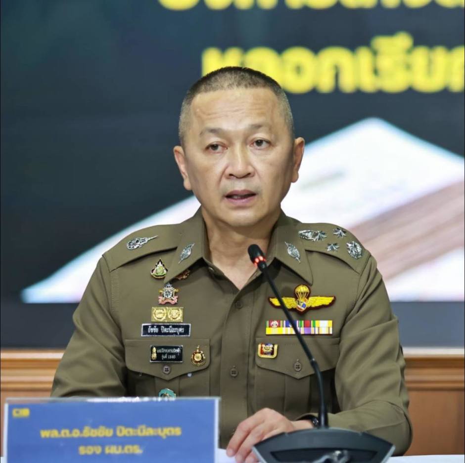 Der stellvertretende nationale Polizeichef Chatchai Pitaneelaboot erläuterte die Ermittlungen gegen das internationale Betrügernetzwerk. Foto: Royal Thai Police