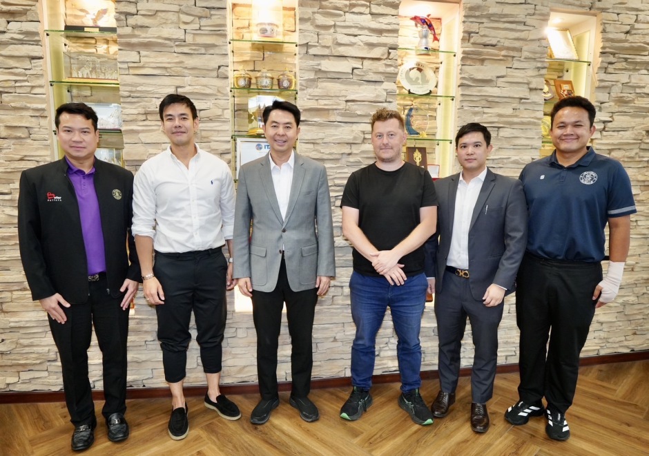 Das Organisationsteam von Tomorrowland und die Stadtverwaltung Pattaya nach dem Planungstreffen 2026. Bild: TMN.TV