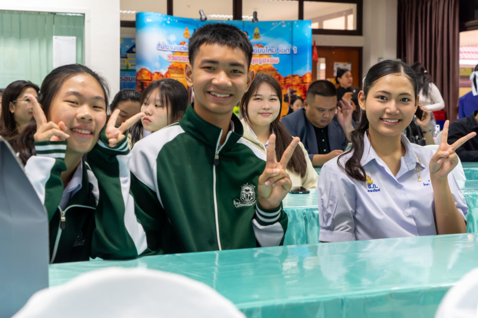 FERC-Stipendiaten blicken motiviert in ihre schulische Zukunft im Norden Thailands.