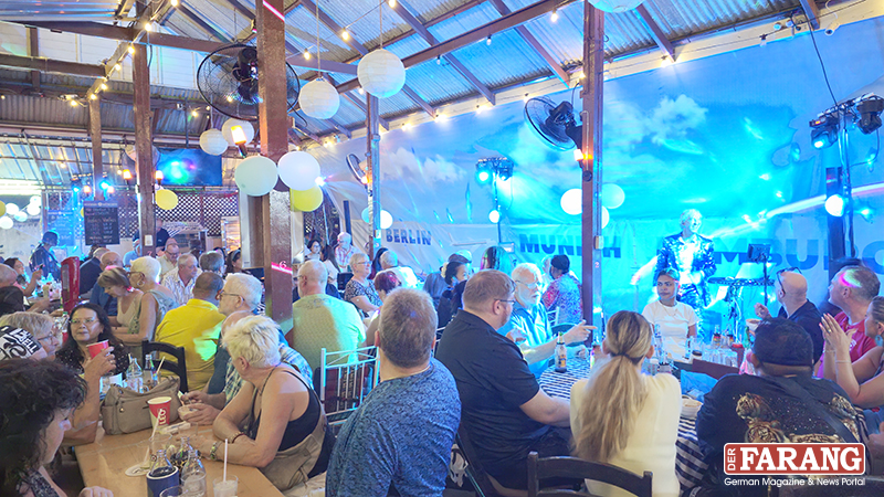 Der Beergarden blieb bis in den Abend gut gefüllt, während Rick The Singer das musikalische Programm gestaltete.