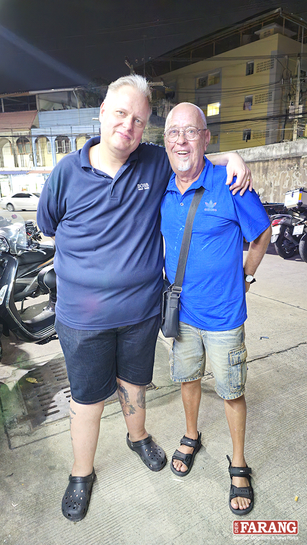 Langjährige Wegbegleiter: Thomas Seeland (l.) und Stammgast Peter am Rande der Abschiedsfeier.