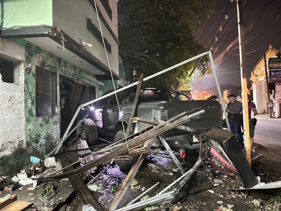 Australier rast mit Pick-up in Apotheke. Foto: เรารักพัทยา
