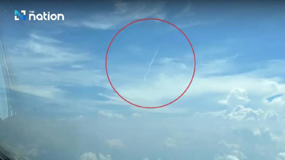 Bang-Fai-Rakete explodiert nahe Flugzeug. Foto: The Nation