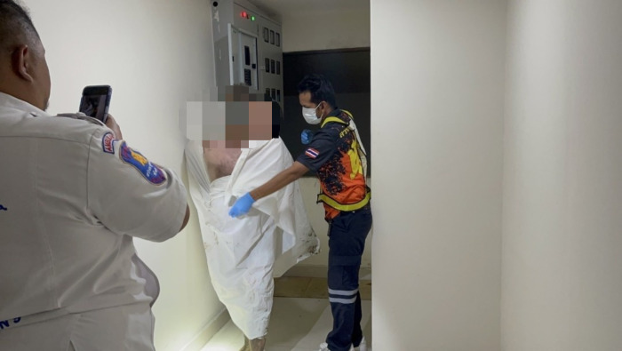 Betrunkener Brite stürzt nackt durch Dach. Foto: เรารักพัทยา