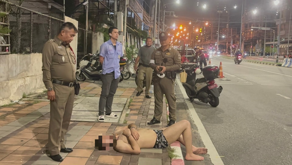Ausländer stiehlt Taxi und rammt Strommast in Pattaya. Foto: เรารักพัทยา
