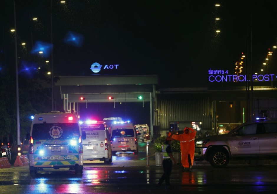 1 Toter und 30 Verletzte bei starken Turbulenzen. Foto: epa-efe/Rungroj Yongrit