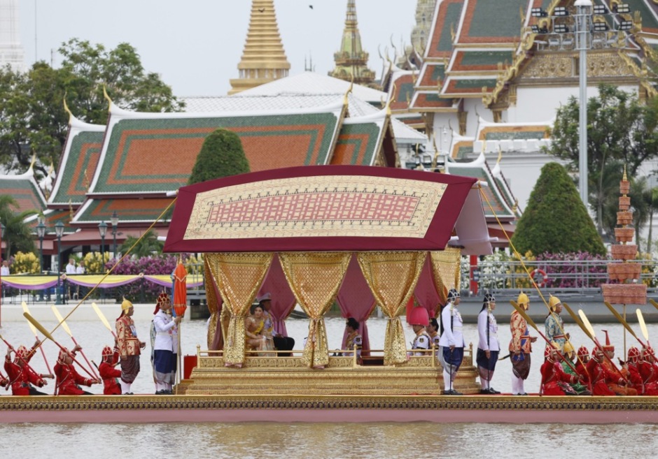 Königliche Barken begeistern Bangkok. Foto: epa-efe/Narong Sangnak