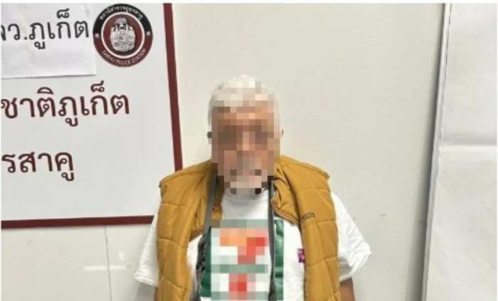 Schweizer Rentner führt Waffe im Gepäck mit Foto: The Phuket News/Sakhu Police