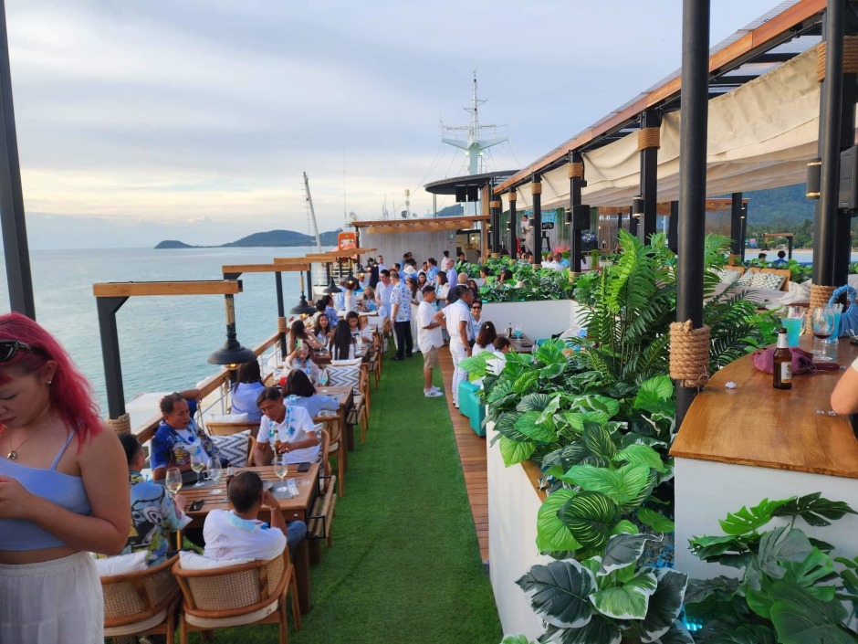 Das Deck der Blue Dolphin ist perfekt zum Chillen. Foto: Richard Barrow