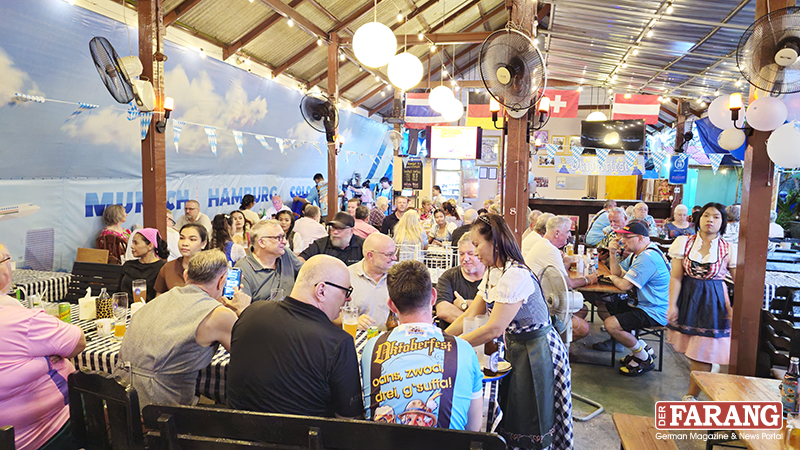 Der gemütliche Biergarten ist bekannt für seine ausgelassenen Feste und Themen-Events.