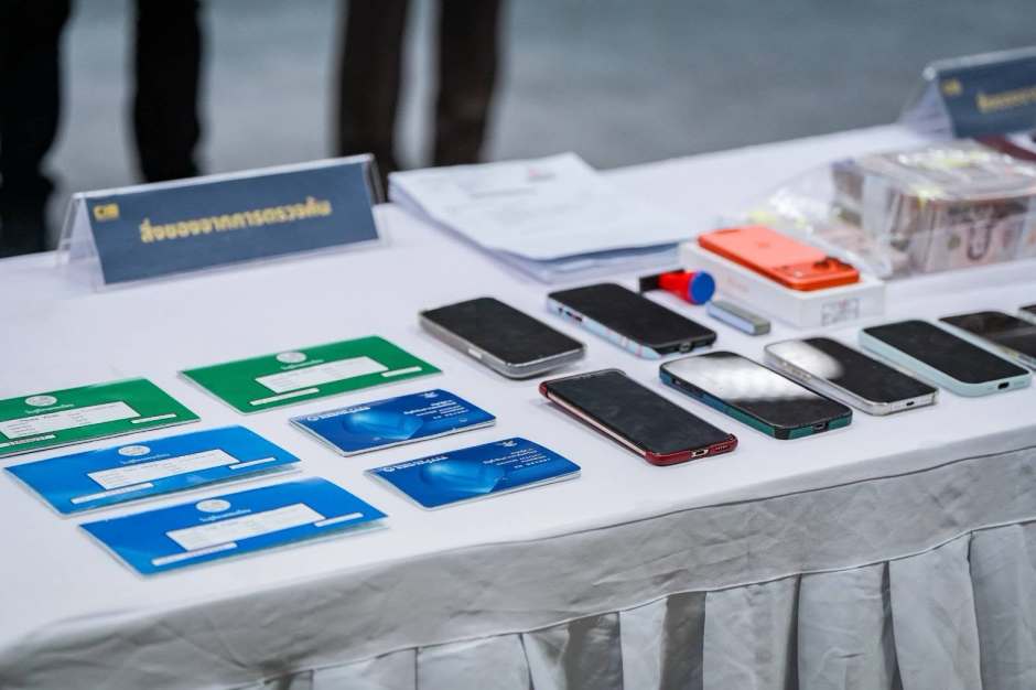 Sichergestellt wurden außerdem Mobiltelefone, Bankunterlagen und weitere Gegenstände, die für die laufenden Ermittlungen von Bedeutung sind. Bild: Central Investigation Bureau (CIB)