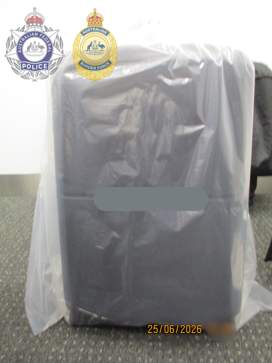Bild 3: Das Gepäck der 26-jährigen Thai-Airways-Mitarbeiterin wurde nach der Ankunft am Flughafen Melbourne sichergestellt und untersucht. Bild: Australian Federal Police (AFP)