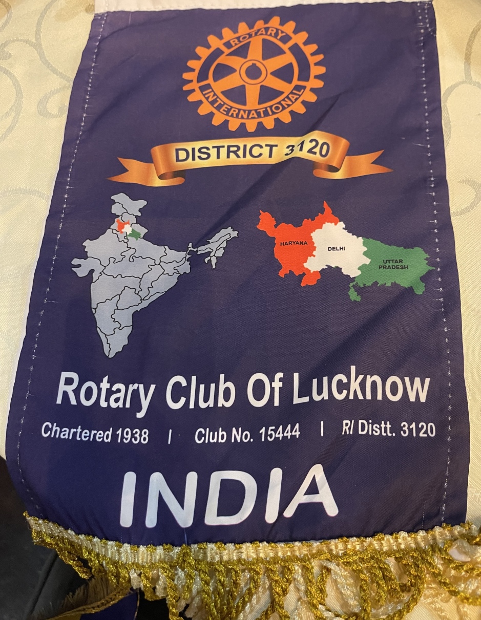 Clubfahne des Rotary Club of Lucknow. Bild RCPI