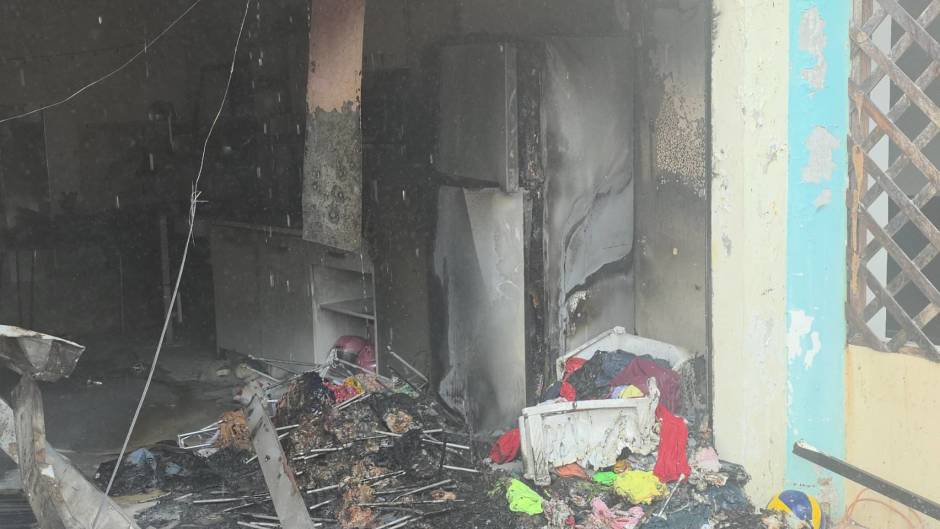 Im Bereich des Kühlschranks und mehrerer Elektrogeräte vermuten die Ermittler den Ausgangspunkt des Feuers. Bild: TMN.TV