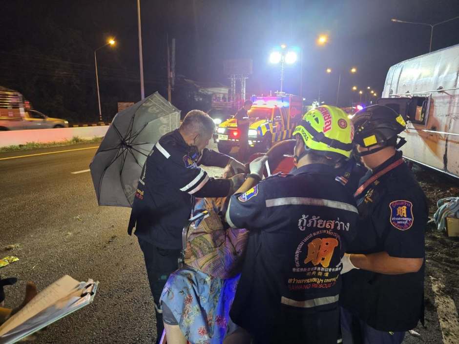 Mehrere Verletzte wurden noch an der Unfallstelle medizinisch versorgt und anschließend in Krankenhäuser gebracht. Bild: FM91 Trafficpro