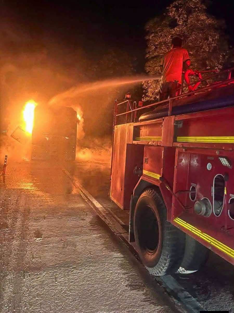 Die Feuerwehr brachte den Brand nach rund 30 Minuten unter Kontrolle. Bild: JS100 Radio