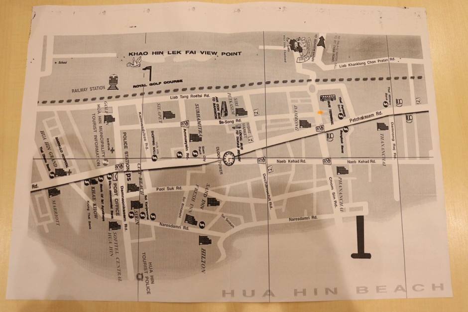 Eine Karte zeigt mögliche Streckenführungen und zentrale Knotenpunkte für geplante Verkehrsverbindungen im Stadtgebiet. Foto: Stadtverwaltung Hua Hin