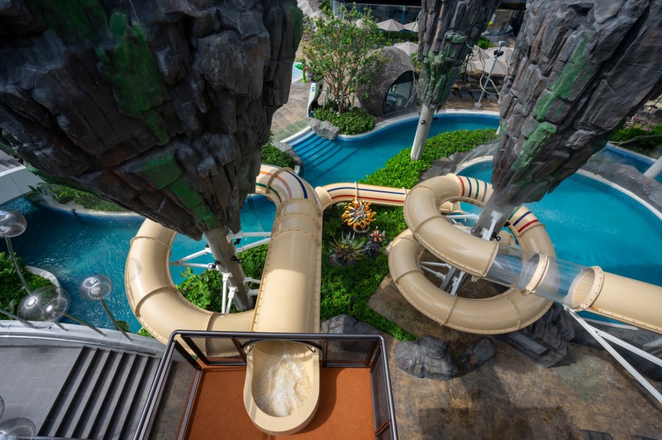 Herzstück des Mega-Hotels ist der 10.000 qm große Space Water Park mit vier unterhaltsamen Themenwelten. Foto: Grande Centre Point Space