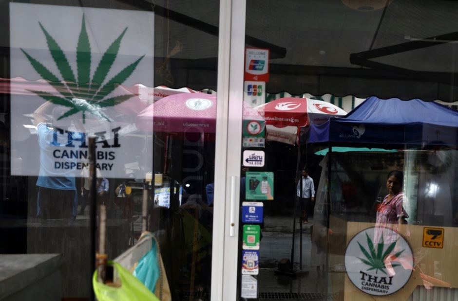 Ein Cannabis-Shop ist am 26. Juni 2025 im bei Touristen beliebten Viertel Khaosan Road in Bangkok, Thailand, geschlossen. Foto: epa-efe/Narong Sangnak