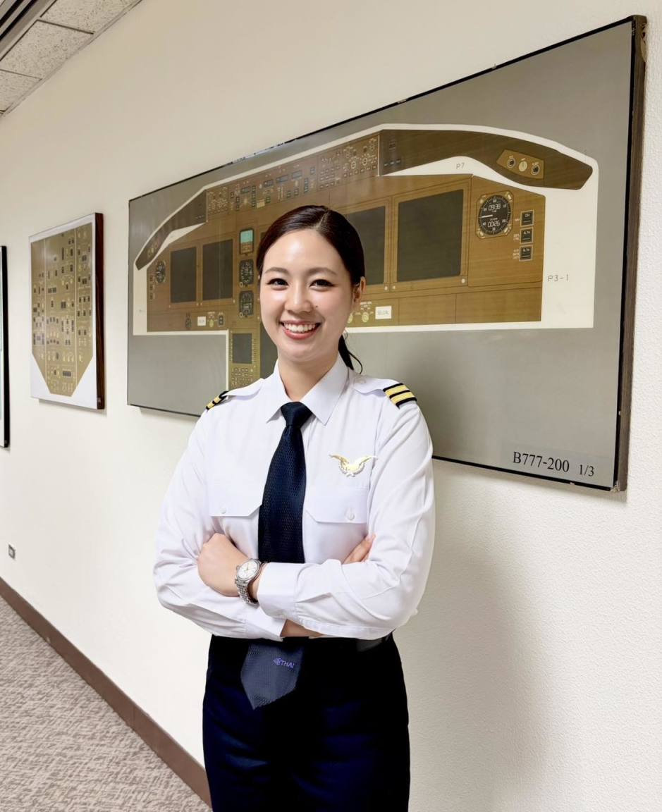 Pannathorn Tangrungruangchai absolvierte ihre Ausbildung zur Verkehrspilotin und verfügt über mehrjährige Erfahrung auf dem Airbus A320. Bild: THAI Corporate Communications