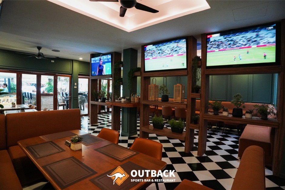 Moderne Innenräume mit mehreren Großbildschirmen gehören zum neuen Konzept der Outback Sports Bar & Restaurant. Bild: Outback Sports Bar & Restaurant