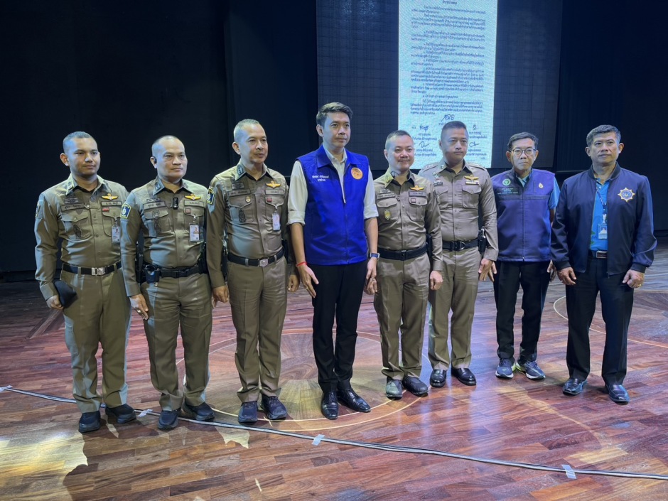 Behörden- und Polizeivertreter bei der Vorstellung der Kampagne „No Drugs No Dealers“ in Pattaya. Bild: TMN.TV