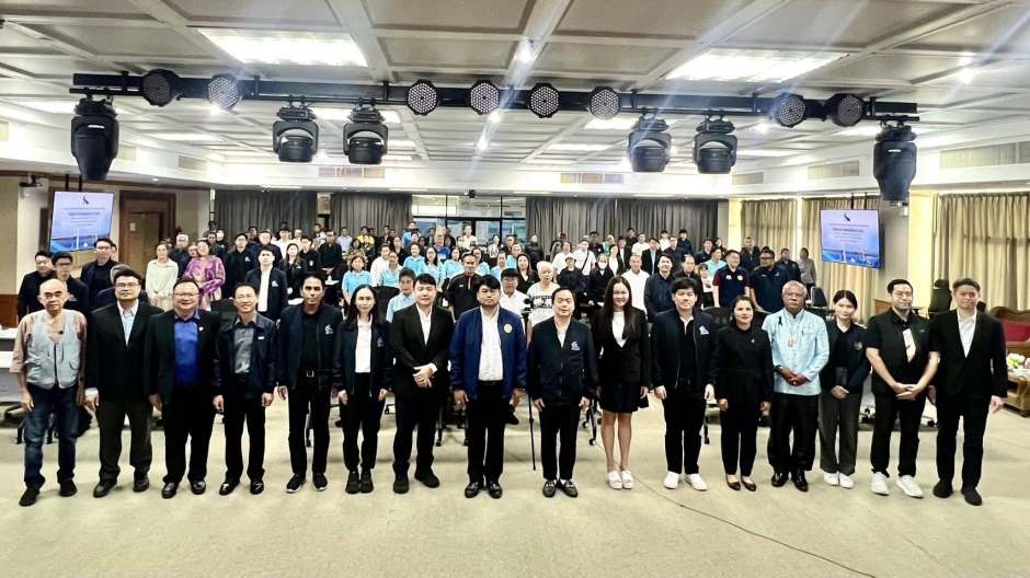 Teilnehmer aus Behörden, Wirtschaft und Zivilgesellschaft versammeln sich im Konferenzsaal zur dritten öffentlichen Anhörung des Infrastrukturprojekts. Bild: Expressway Authority of Thailand (EXAT)