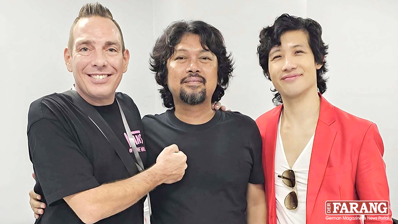 Sek Loso (M.) hat sein Wort gehalten und Pattaya gerockt, im Bild mit Björn Jahner von DER FARANG (l.) und Sek Swiss (r.).