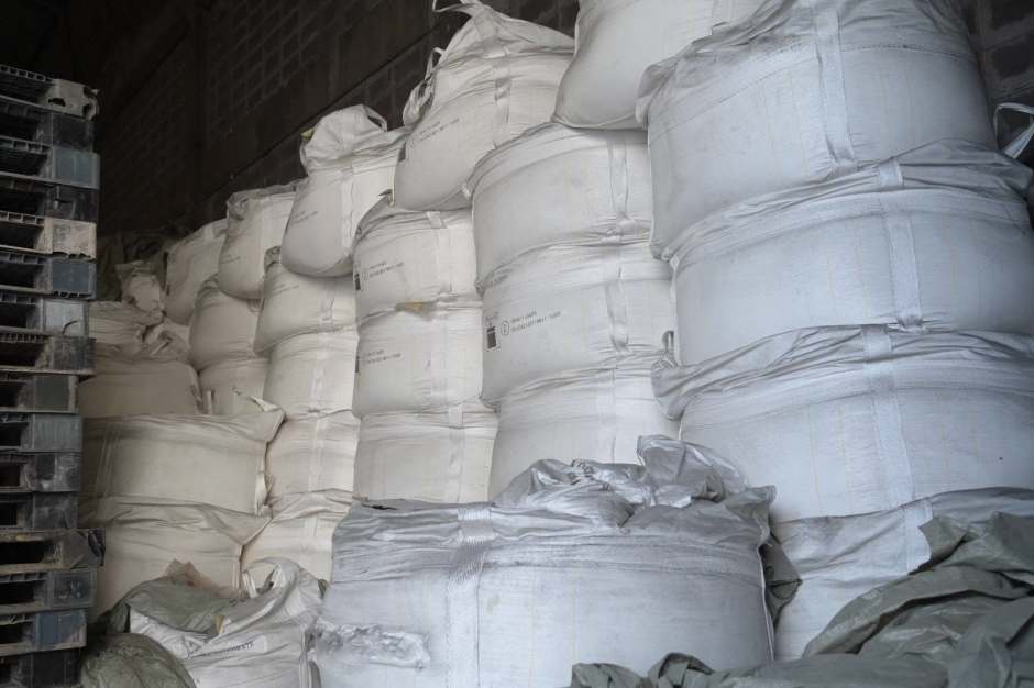 Säcke mit beschlagnahmten Chemikalien, die nach Angaben der Ermittler für die Herstellung von Methamphetamin geeignet sind. Bild: Department of Special Investigation (DSI)